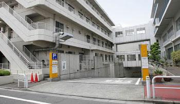 F館地下駐車場